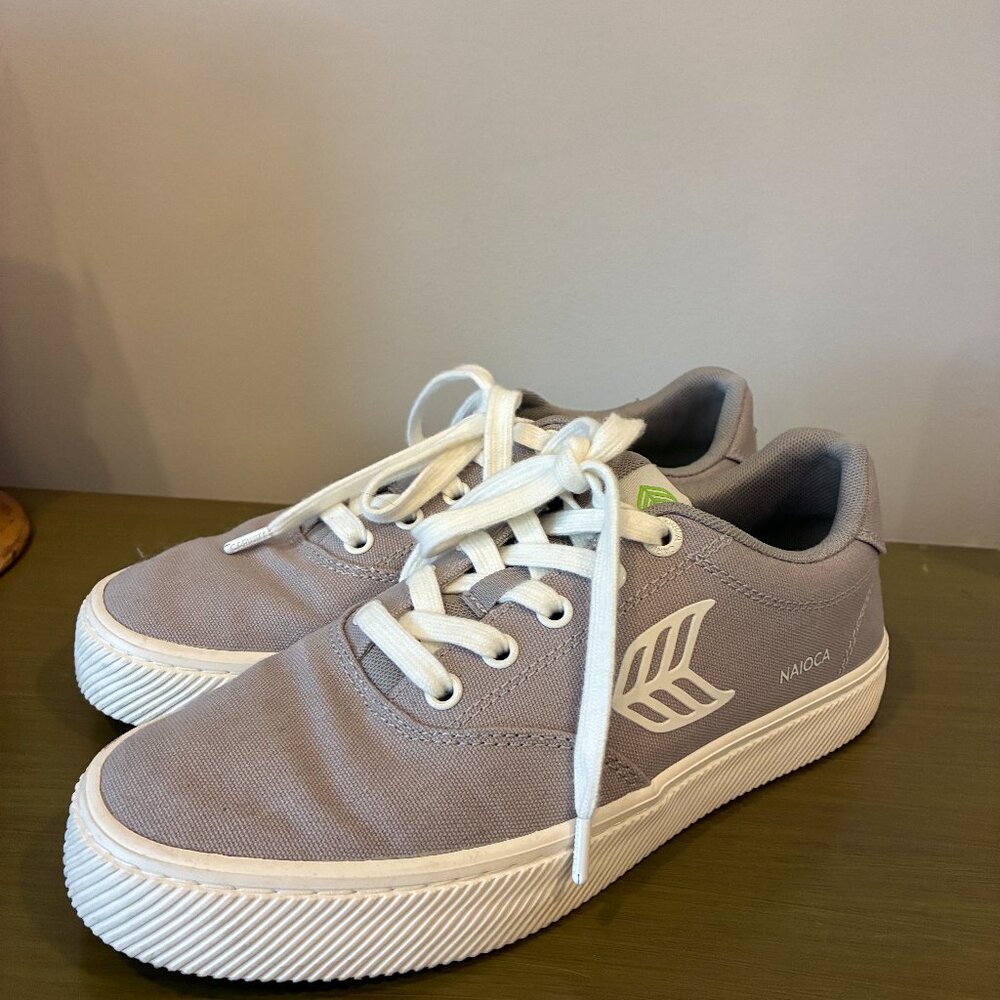 CARIUMA Naioca Light Grey Canvas Off-white Logo Sneakers